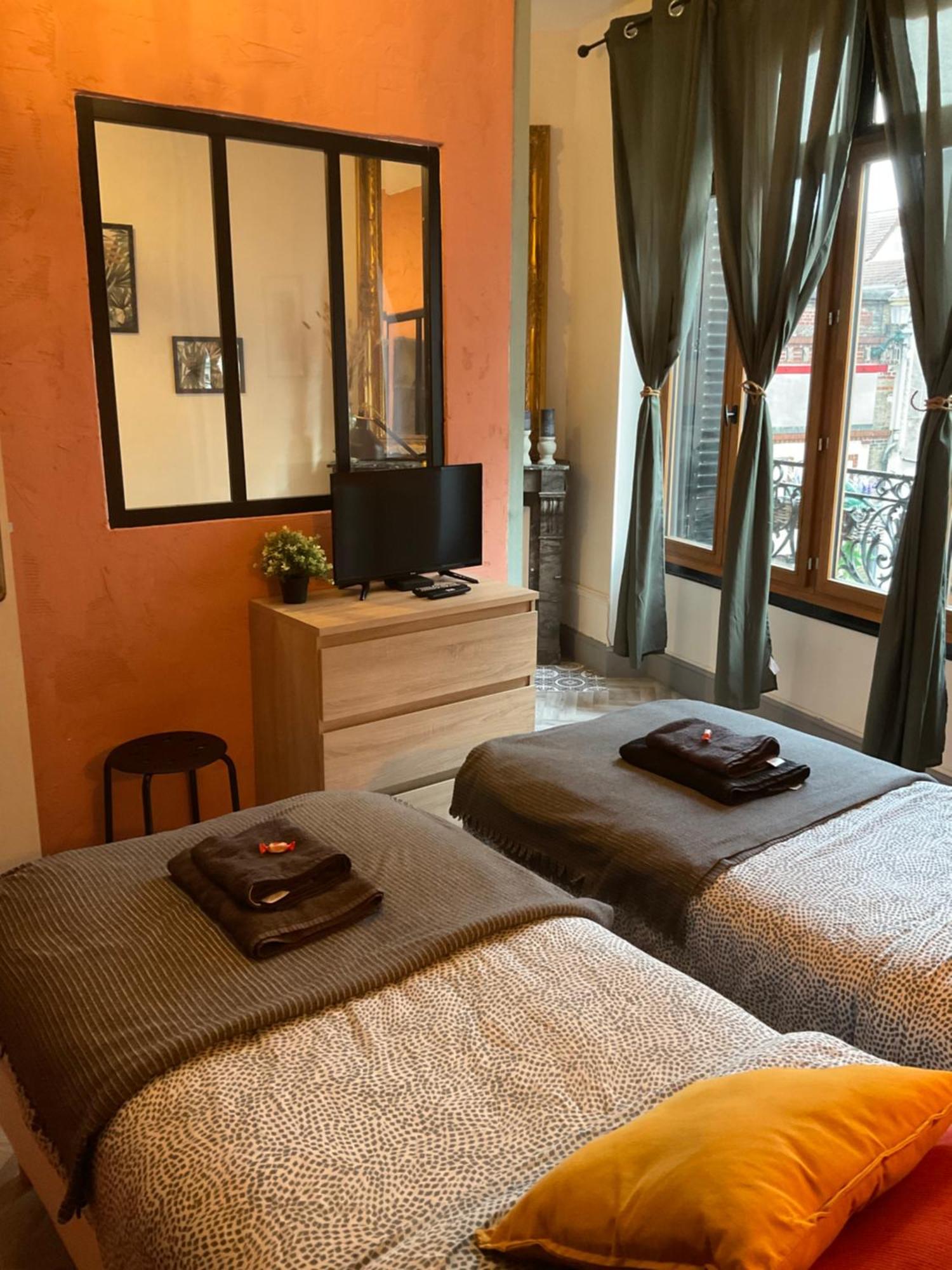Les Loges Du Theatre Degustation Champagne Offerte Jacuzzi Sauna Jeux Velos Maison Prive 150M2 Historique 14Pers Max Emplacement Exceptionnel Et Chic, 200M De L'Avenue De Champagne, Gare, Musee, Jardins, Restaurations, Toutes Commodites เอแปร์เน ภายนอก รูปภาพ