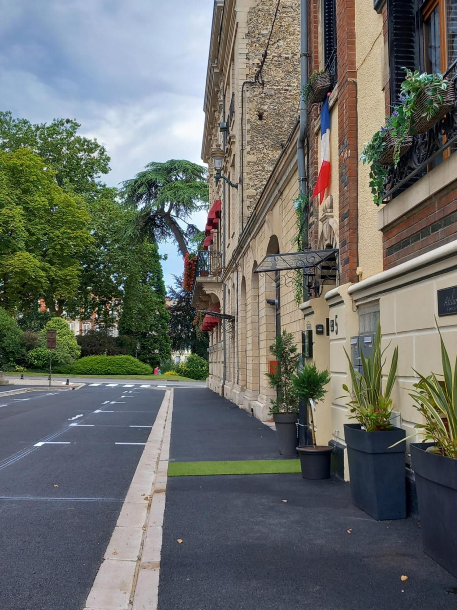 Les Loges Du Theatre Degustation Champagne Offerte Jacuzzi Sauna Jeux Velos Maison Prive 150M2 Historique 14Pers Max Emplacement Exceptionnel Et Chic, 200M De L'Avenue De Champagne, Gare, Musee, Jardins, Restaurations, Toutes Commodites เอแปร์เน ภายนอก รูปภาพ