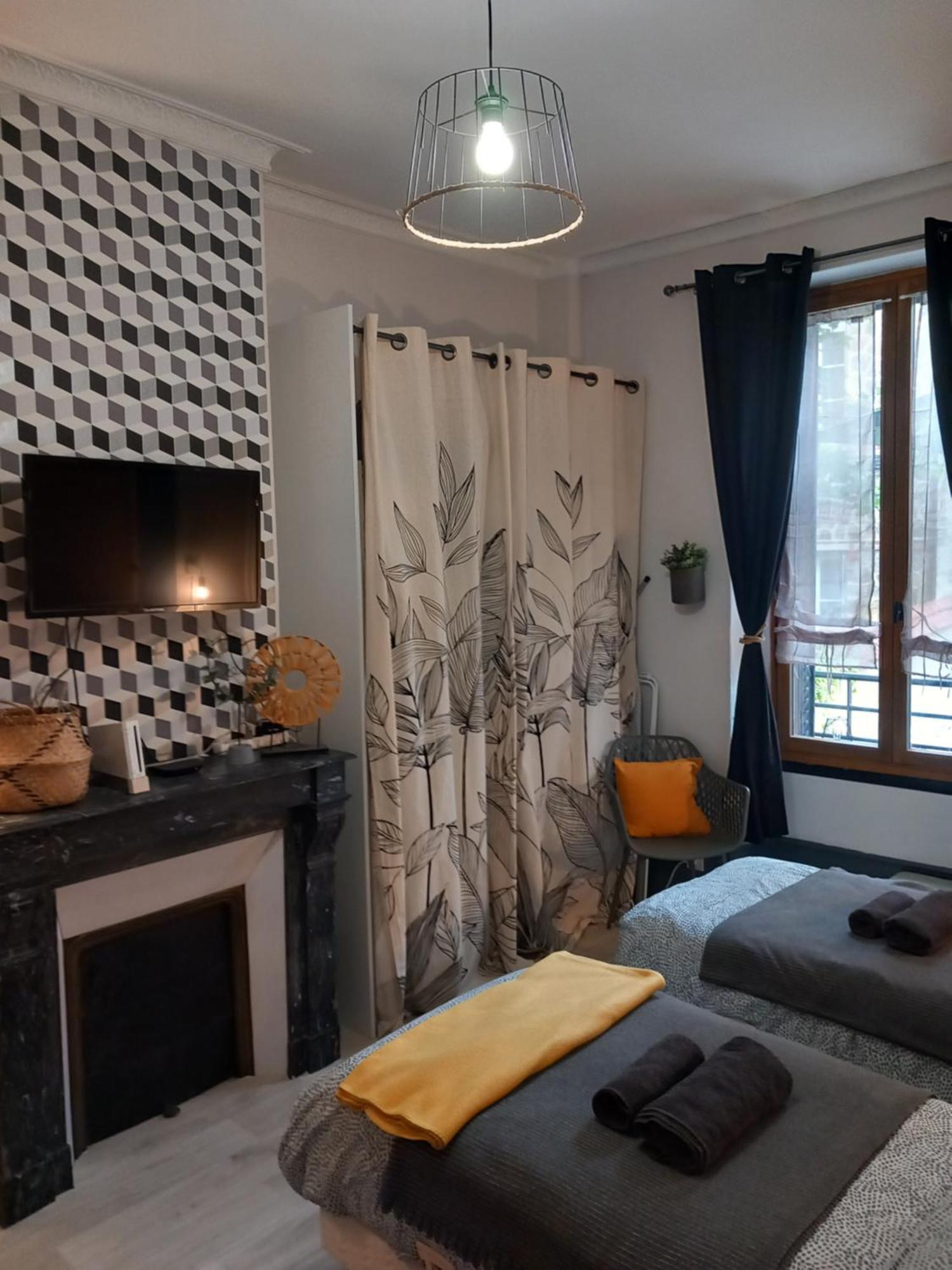Les Loges Du Theatre Degustation Champagne Offerte Jacuzzi Sauna Jeux Velos Maison Prive 150M2 Historique 14Pers Max Emplacement Exceptionnel Et Chic, 200M De L'Avenue De Champagne, Gare, Musee, Jardins, Restaurations, Toutes Commodites เอแปร์เน ภายนอก รูปภาพ
